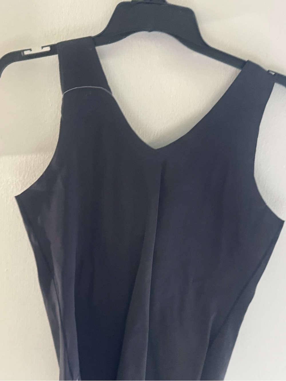 Seamless Black Shapewear Slip - Sleek V-Neck Support - Picture 2 of 5